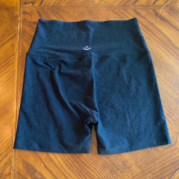 Beyond Yoga Spacedye Black Charcoal 5" Biker Short XL - Picture 2 of 3